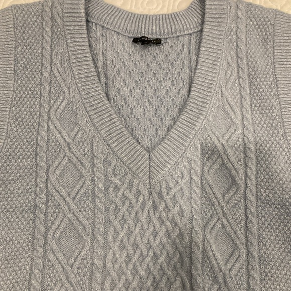 Dynamite Grey V-Neck Sweater Vest With Cable Knit Pattern Size Medium New - Picture 2 of 2